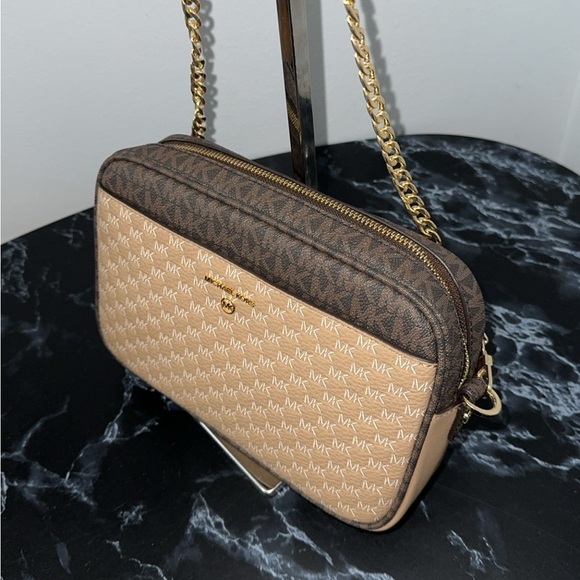 Michael Kors Jet Set Charm East West Camera Crossbody Camel Beige AUTHENTIC - Picture 4 of 10
